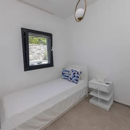 Astounding House With Private Pool And Charming Sea View In Bodrum Gündogan